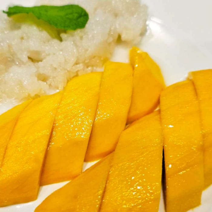 DESSERT Mango Sticky Rice.